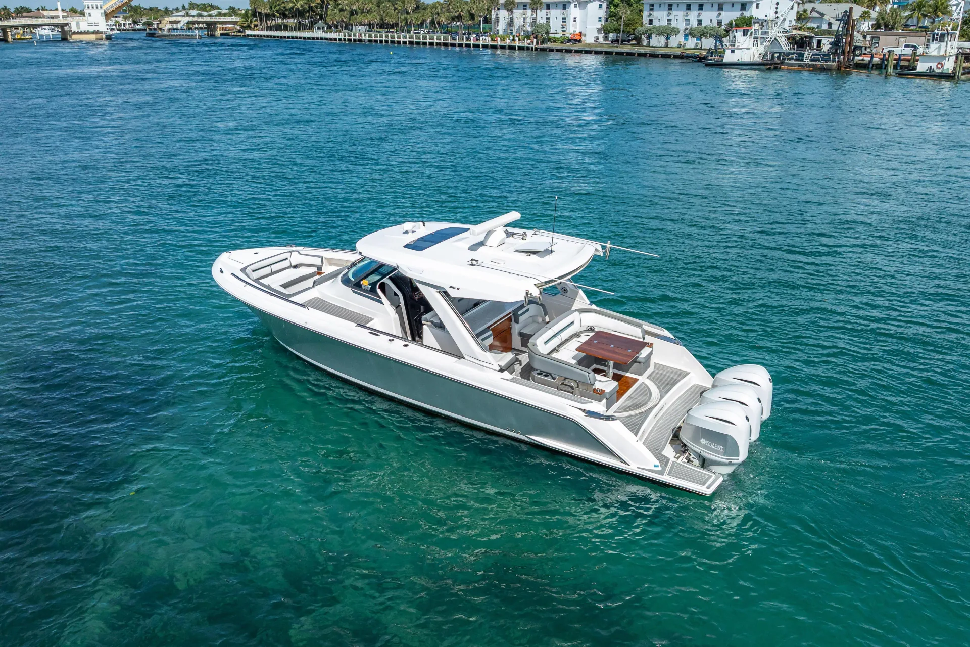 2019 Tiara Yachts 38 LS — photo 2