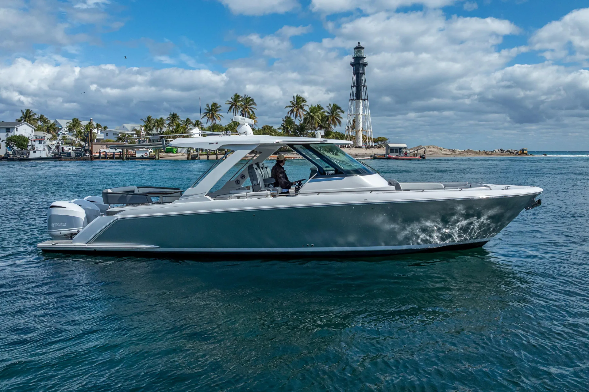 2019 Tiara Yachts 38 LS — photo 3