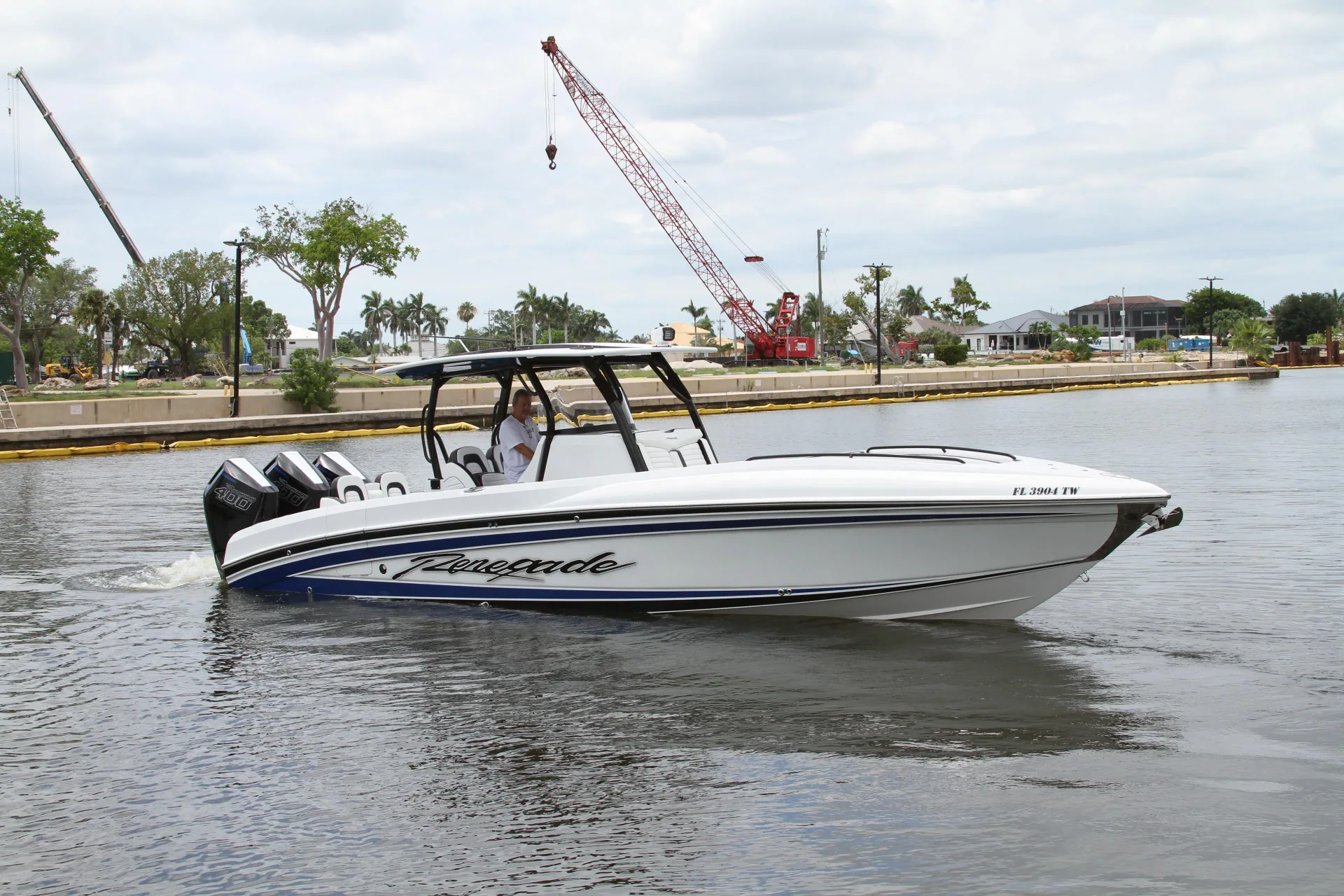 2025 Renegade 33 Open — photo 2