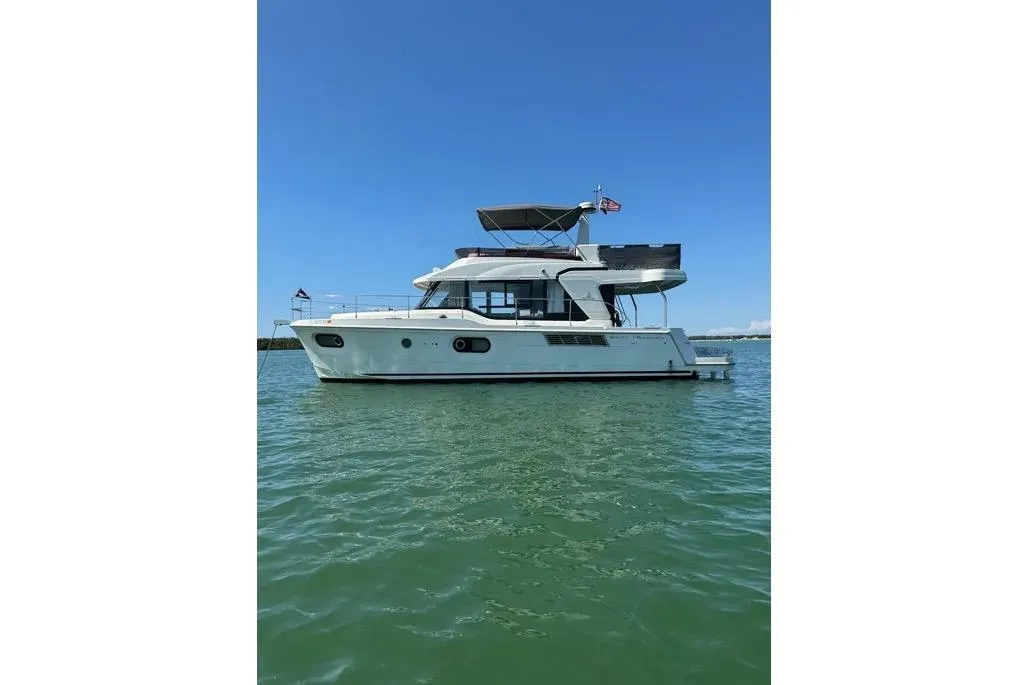 2021 Beneteau Swift Trawler 41 Fly — photo 2