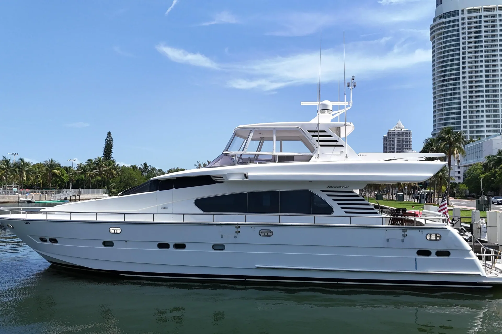2001 Horizon 70 Motor Yacht — photo 1