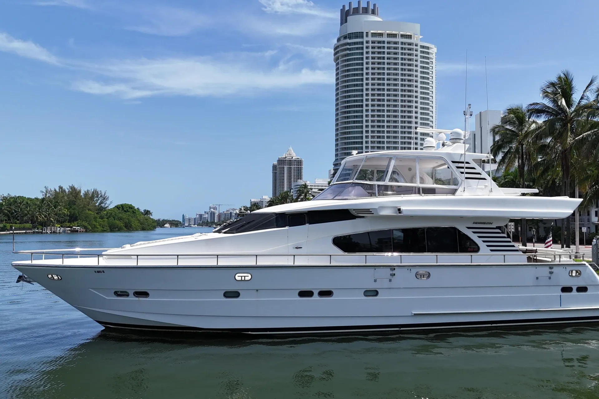 2001 Horizon 70 Motor Yacht — photo 2