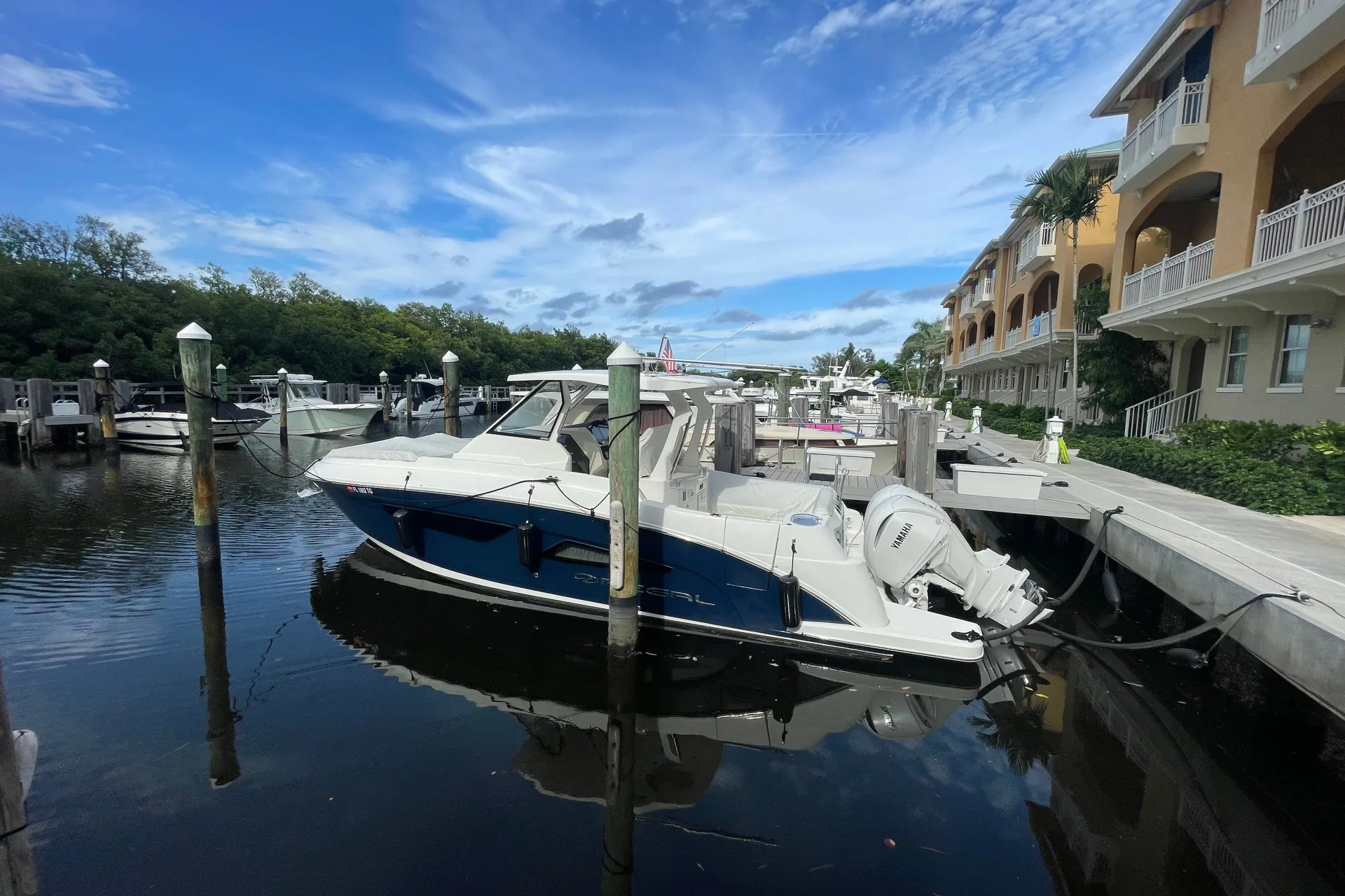 2022 Regal 33 SAV — photo 2