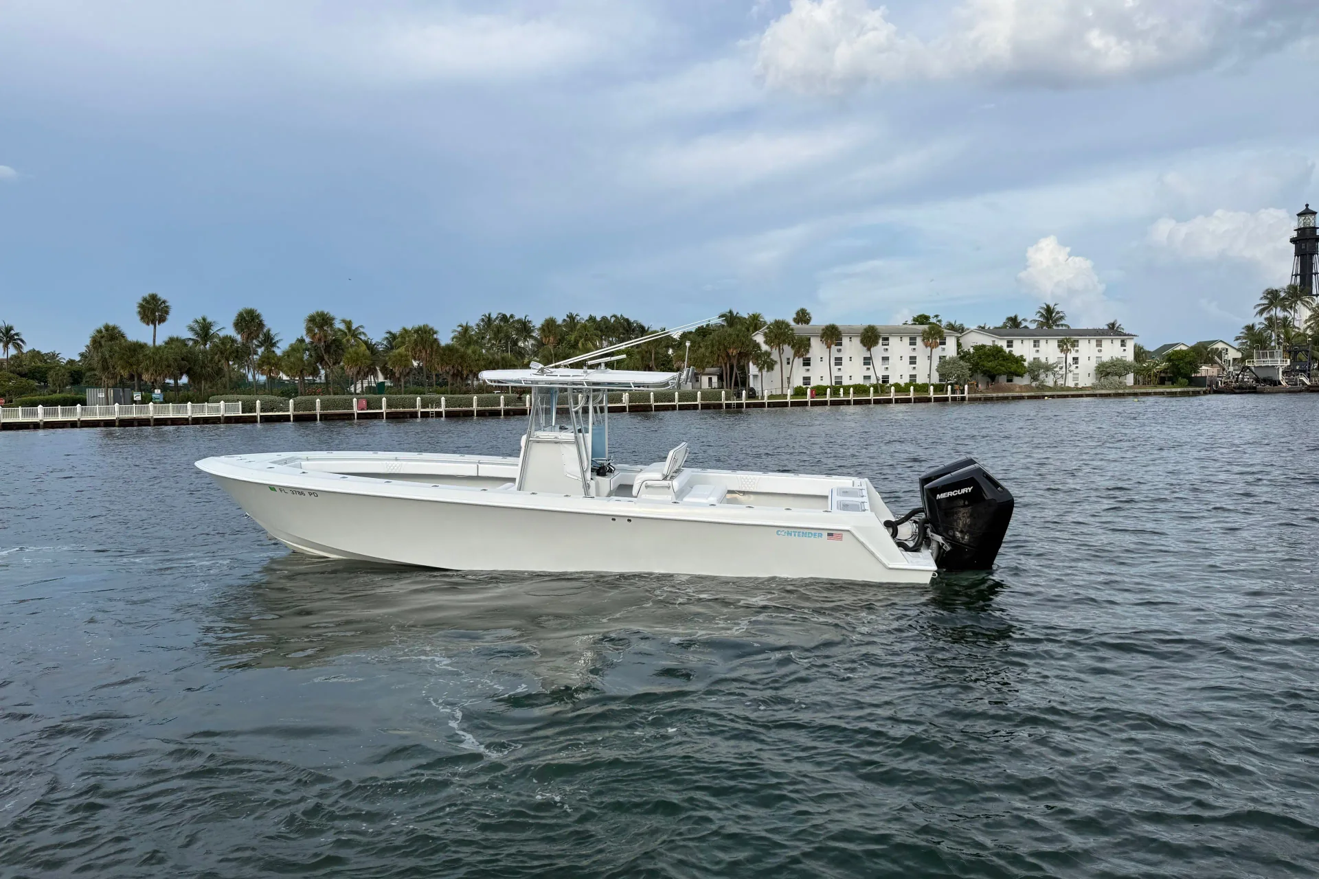 2011 Contender 35 ST — photo 2
