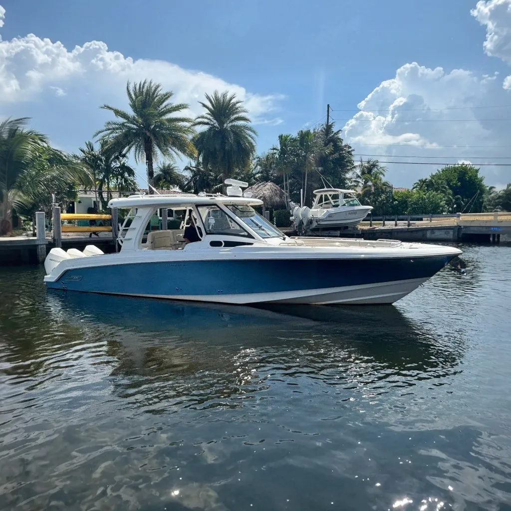 2021 Boston Whaler 350 Realm — photo 1
