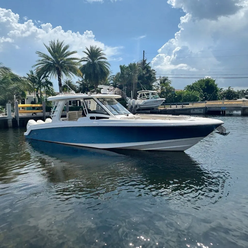2021 Boston Whaler 350 Realm — photo 2