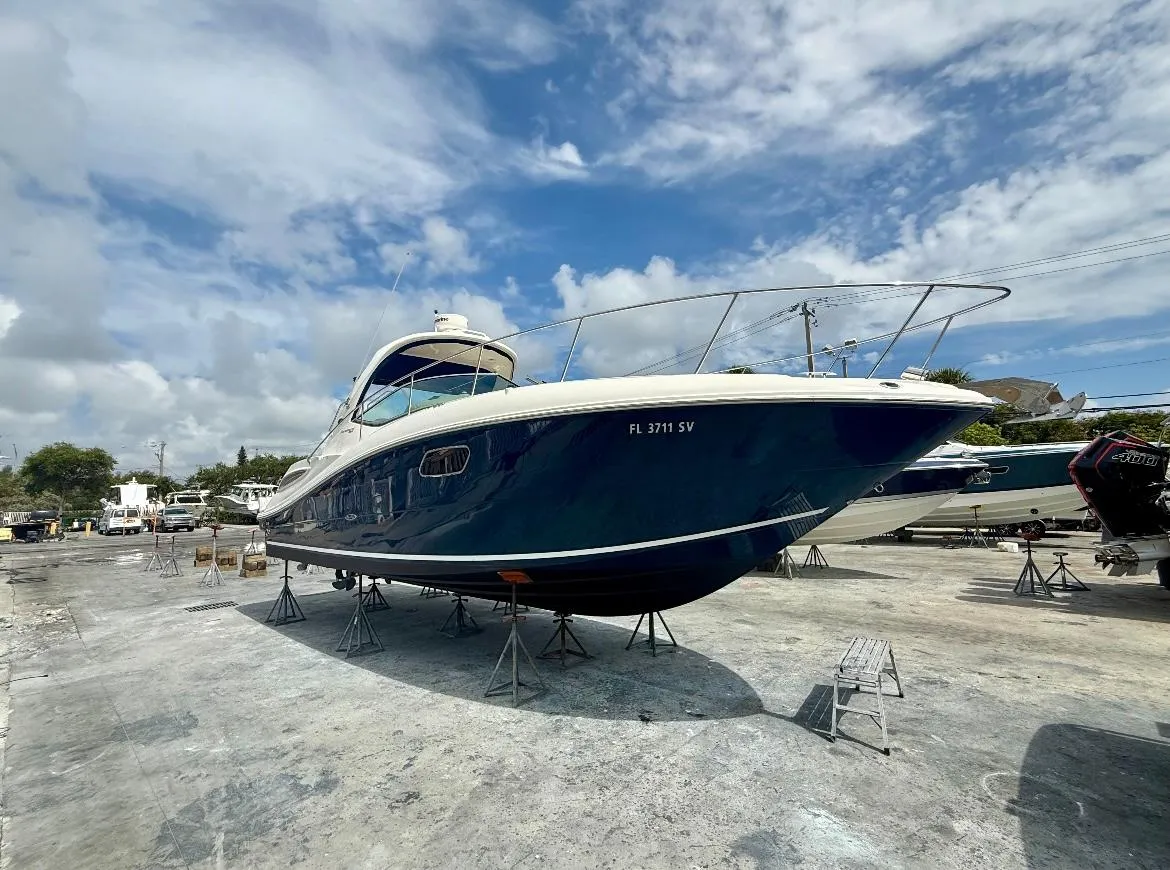 2011 Sea Ray Sundancer 350 — photo 1