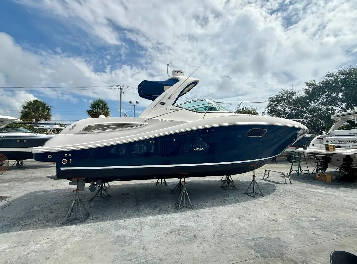 2011 Sea Ray Sundancer 350 — photo 2