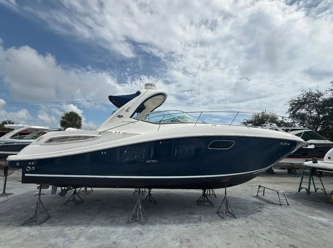 2011 Sea Ray Sundancer 350 — photo 3